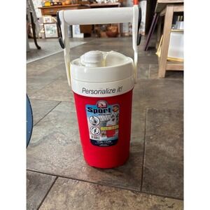 Igloo Sport Beverage Cooler 1/2 Gallon Red White Water Jug with Chain Link Hooks